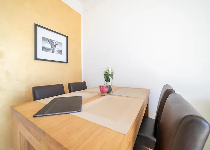 Exclusive Ruhe-oase Mit Fantastischen Blick