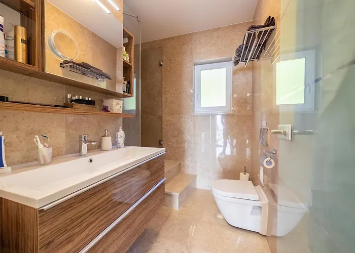 Exclusive Ruhe-oase Mit Fantastischen Blick