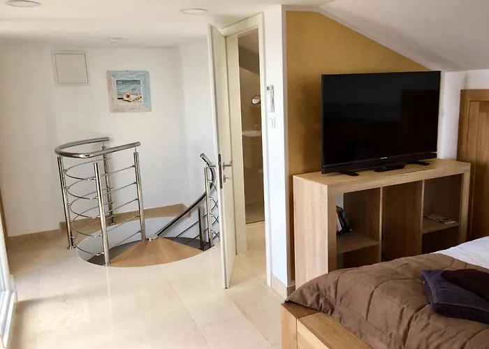 Exclusive Ruhe-oase Mit Fantastischen Blick *